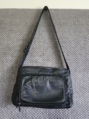 SAS Black Leather Crossbody Bag - Classic Shoulder Messenger MANY POCKETS!